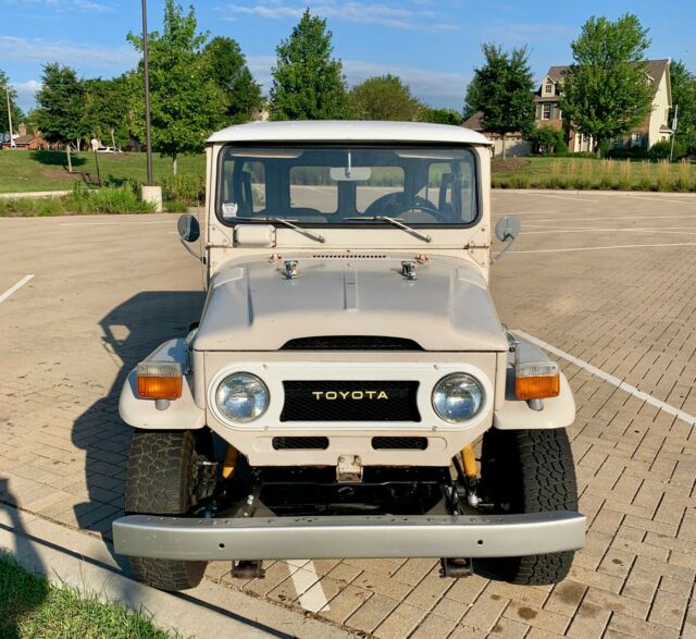 1975 Beige Toyota Land Cruiser SUV