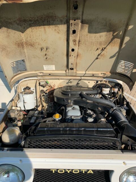 1975 Beige Toyota Land Cruiser SUV