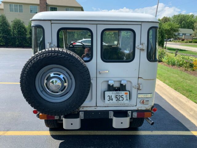 1975 Beige Toyota Land Cruiser SUV