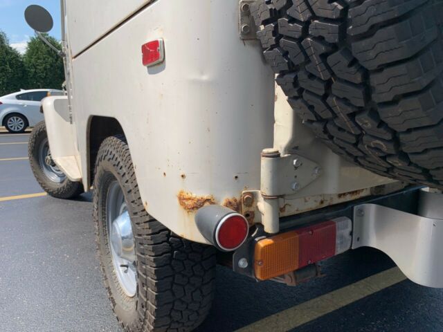 1975 Beige Toyota Land Cruiser SUV