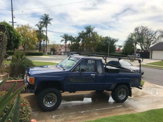 1985 Blue Toyota 4X4 HILUX PICKUP TRUCK STRAIGHT AXLE Extended Cab Pickup