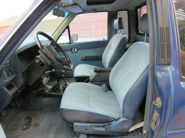 1985 Blue Toyota 4X4 HILUX PICKUP TRUCK STRAIGHT AXLE Extended Cab Pickup