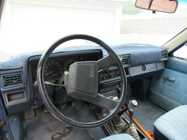 1985 Blue Toyota 4X4 HILUX PICKUP TRUCK STRAIGHT AXLE Extended Cab Pickup