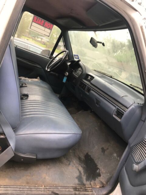 1993 White Ford F-250 Standard Cab Pickup