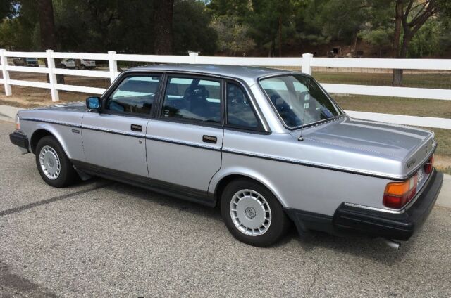 1989 Silver Volvo 240 Sedan
