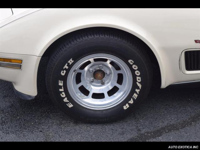 1980 White Chevrolet Corvette --