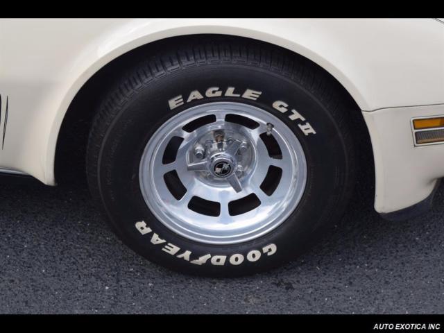 1980 White Chevrolet Corvette --