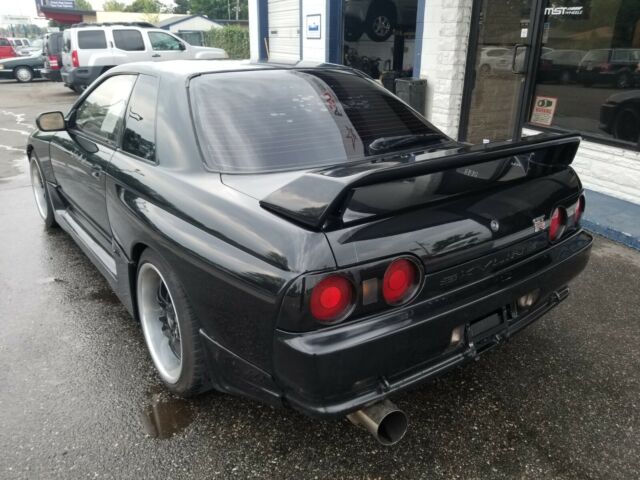 1991 Black Nissan GT-R Coupe