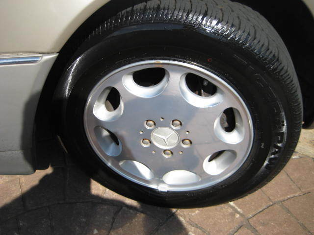 1994 Brown Mercedes-Benz 500-Series Sedan