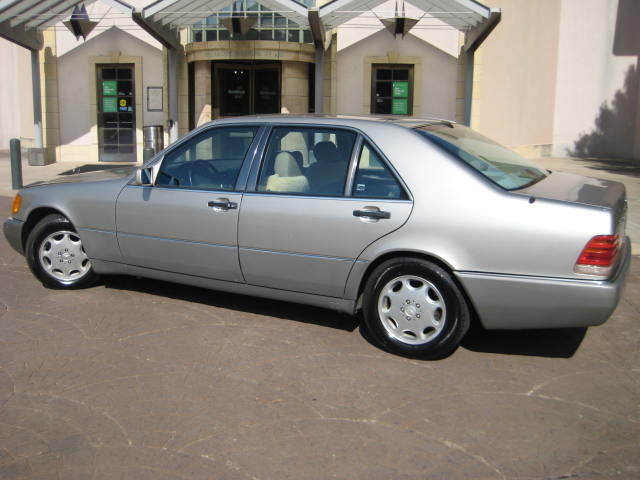 1994 Brown Mercedes-Benz 500-Series Sedan