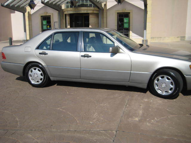 1994 Brown Mercedes-Benz 500-Series Sedan