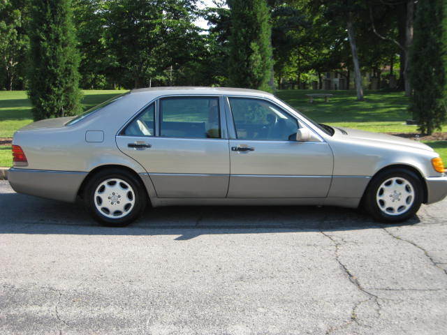 1994 Brown Mercedes-Benz 500-Series Sedan