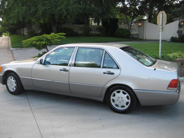 1994 Brown Mercedes-Benz 500-Series Sedan