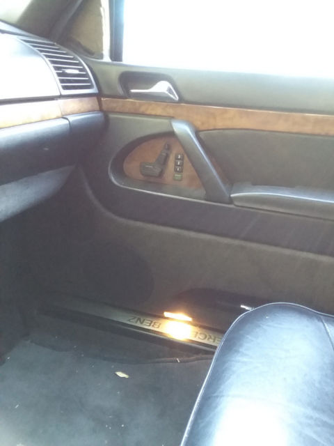 1992 Black Mercedes-Benz 500-Series Sedan