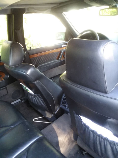 1992 Black Mercedes-Benz 500-Series Sedan
