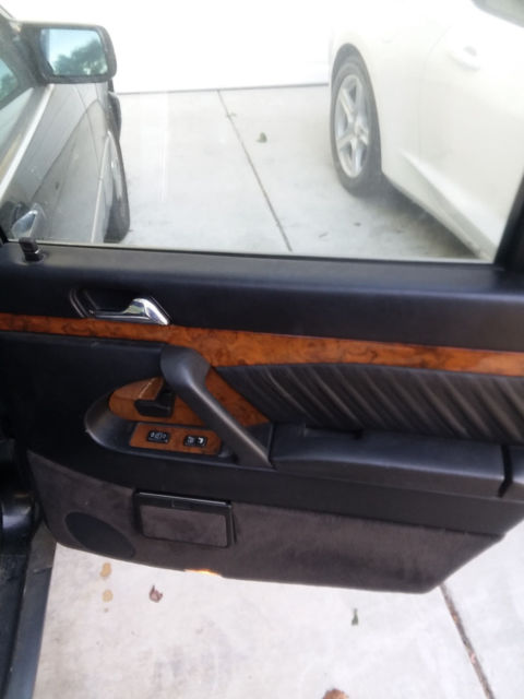 1992 Black Mercedes-Benz 500-Series Sedan