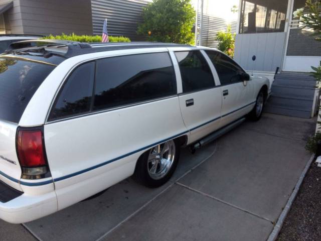 1993 WHITE Chevrolet Capriceold Wagon