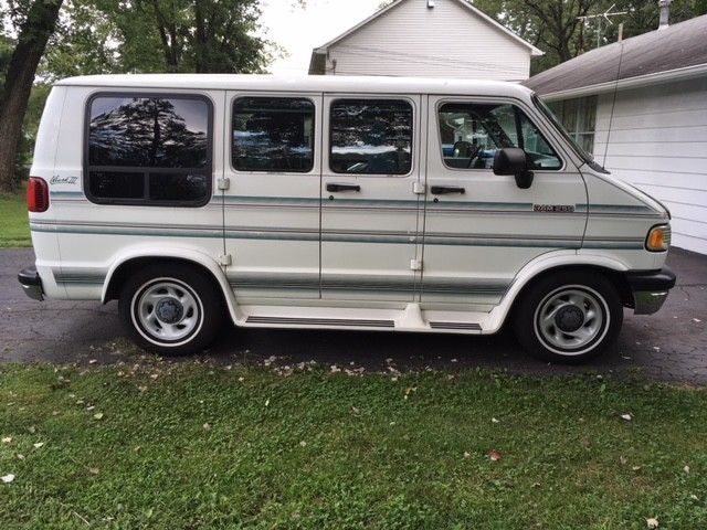 1994 White Dodge Ram Van Standard Passenger Van