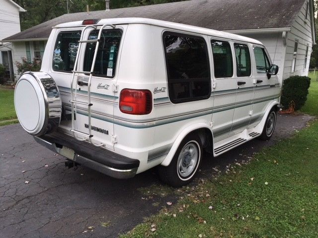1994 White Dodge Ram Van Standard Passenger Van
