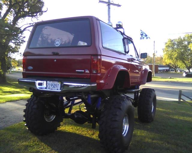 1985 Red Ford Bronco II suv