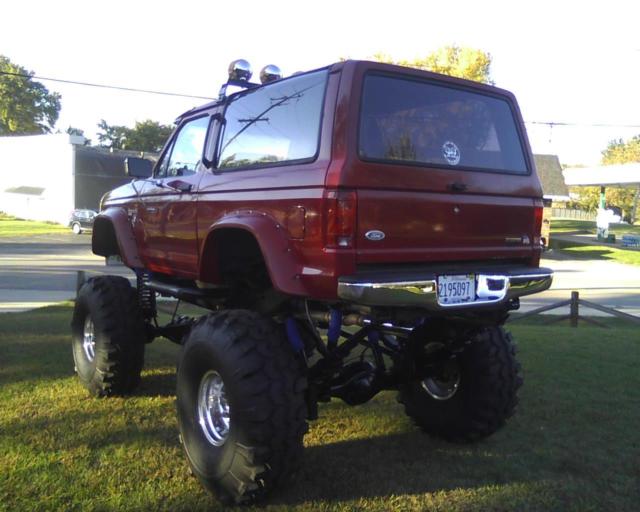 1985 Red Ford Bronco II suv