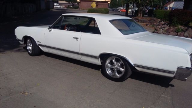 1965 White Oldsmobile Cutlass Coupe