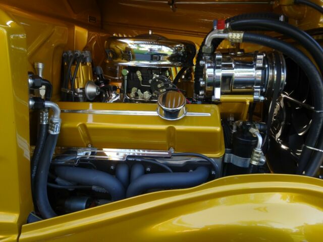 1934 Gold Ford Hi Boy 2 Dr. Vicky Sedan 2 Dr. Dedan