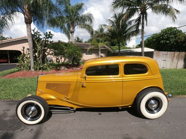1934 Gold Ford Hi Boy 2 Dr. Vicky Sedan 2 Dr. Dedan