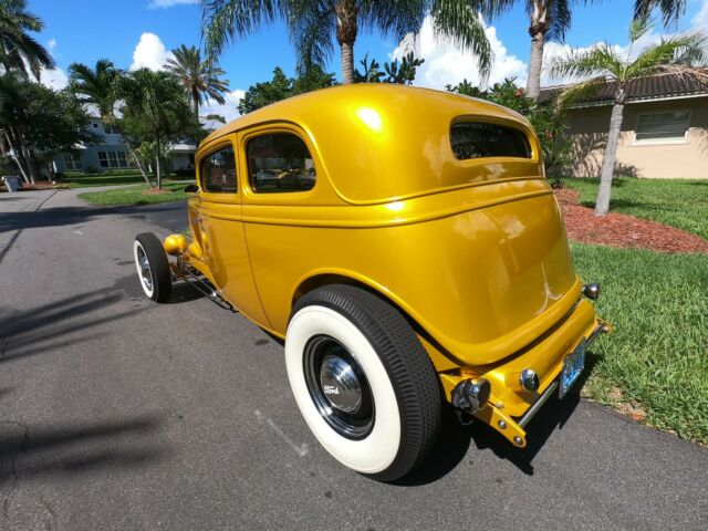 1934 Gold Ford Hi Boy 2 Dr. Vicky Sedan 2 Dr. Dedan
