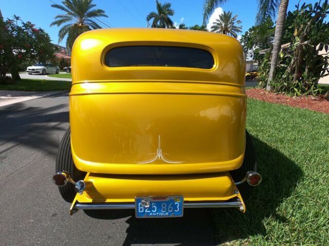 1934 Gold Ford Hi Boy 2 Dr. Vicky Sedan 2 Dr. Dedan