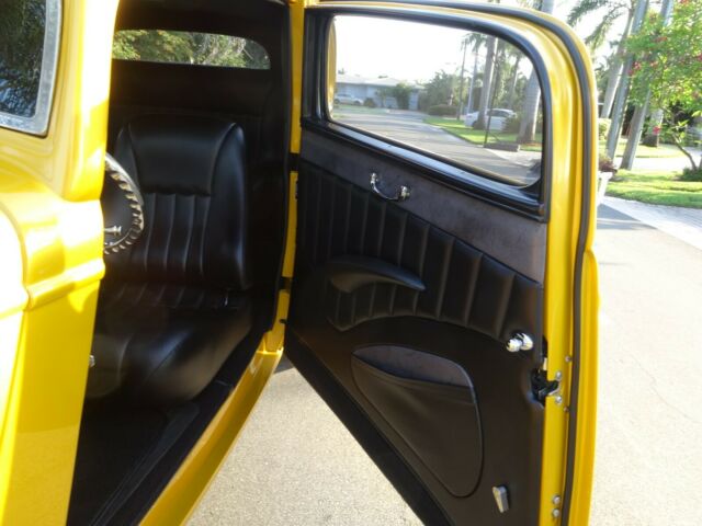 1934 Gold Ford Hi Boy 2 Dr. Vicky Sedan 2 Dr. Dedan