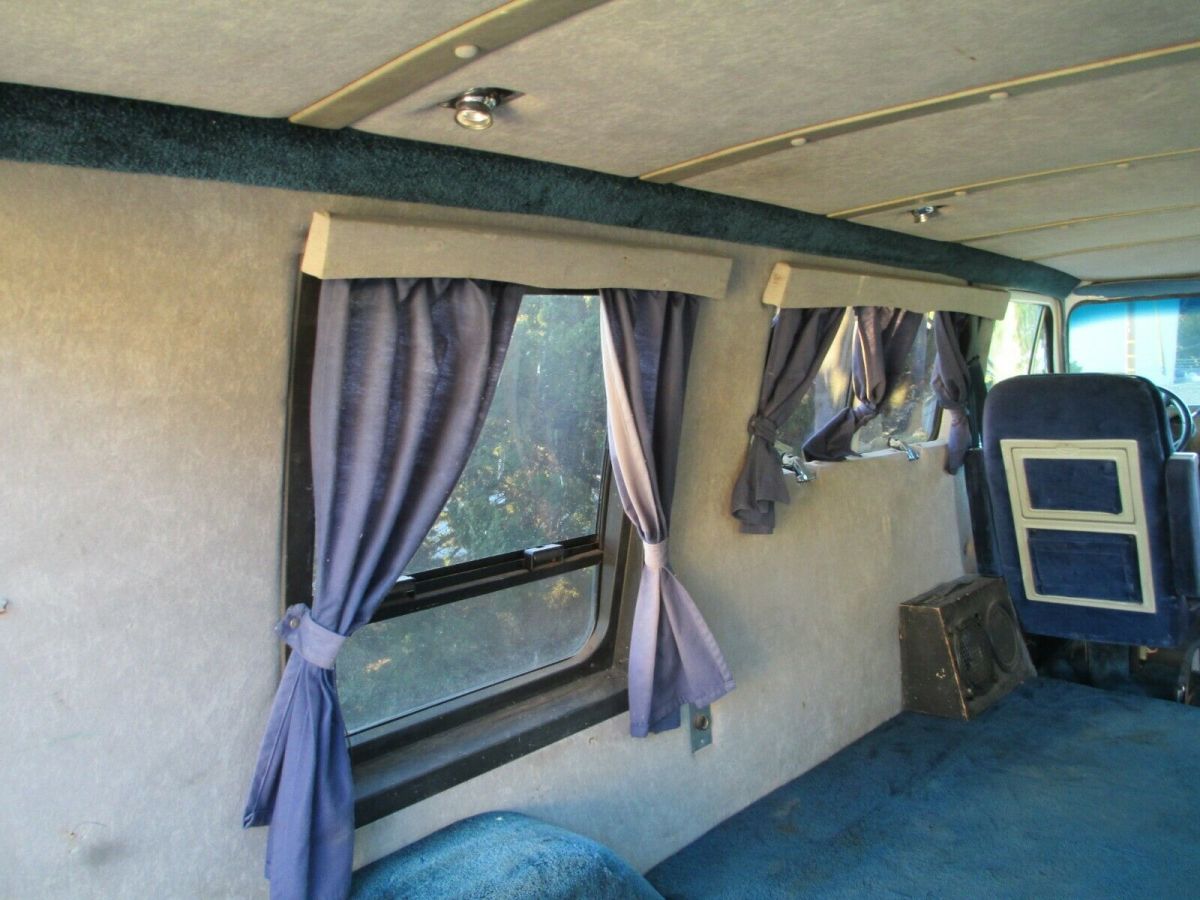 1985 Alpine White Chevrolet G20 Van Sport Custom Van