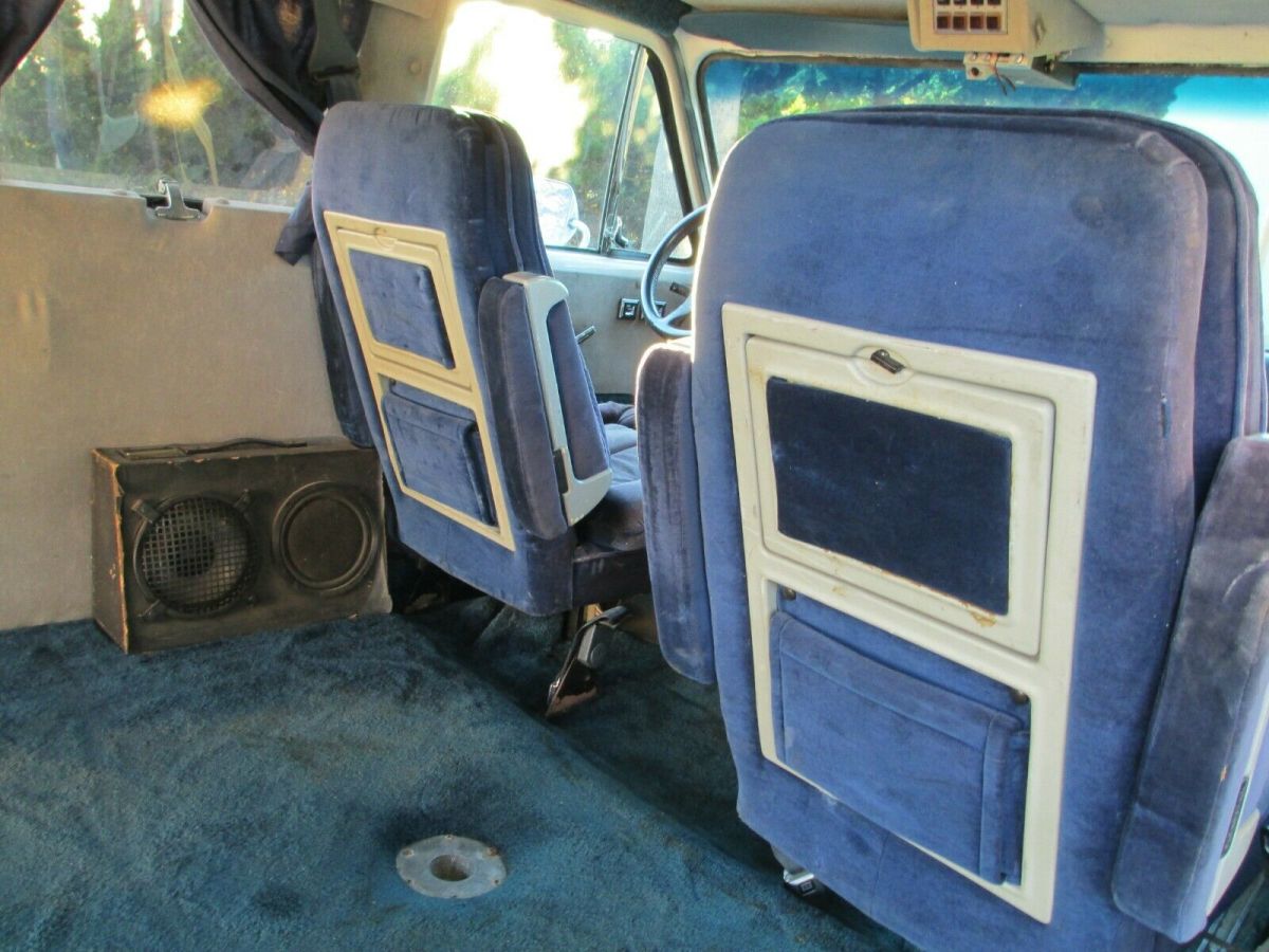 1985 Alpine White Chevrolet G20 Van Sport Custom Van