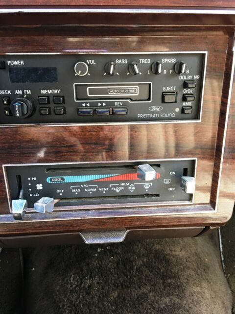 1986 White Ford Crown Victoria Wagon