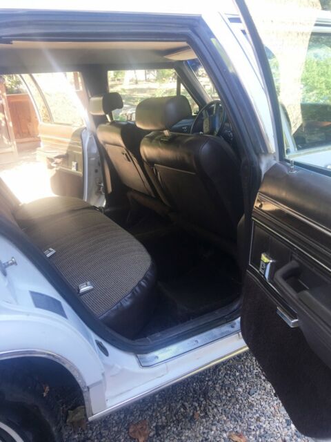 1986 White Ford Crown Victoria Wagon