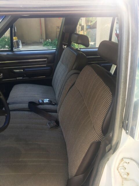 1986 White Ford Crown Victoria Wagon