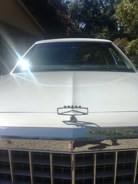 1986 White Ford Crown Victoria Wagon