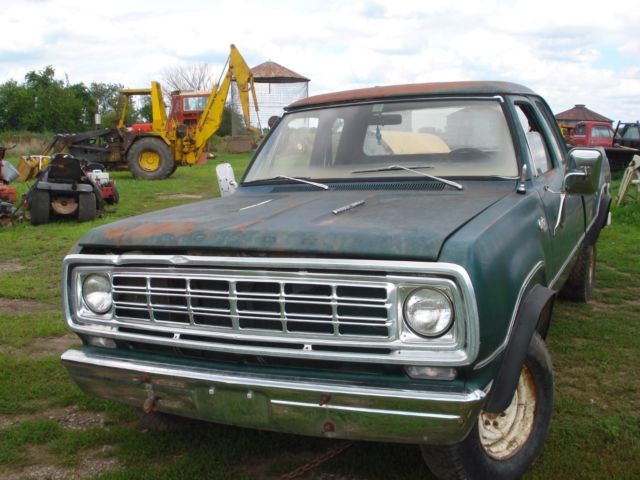 1976 green Dodge Power Wagon Extended Cab Pickup