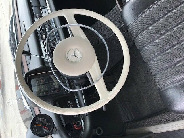 1968 Black Mercedes-Benz 200-Series Limousine