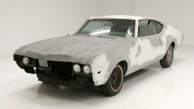 1969 Gray Oldsmobile Cutlass Coupe