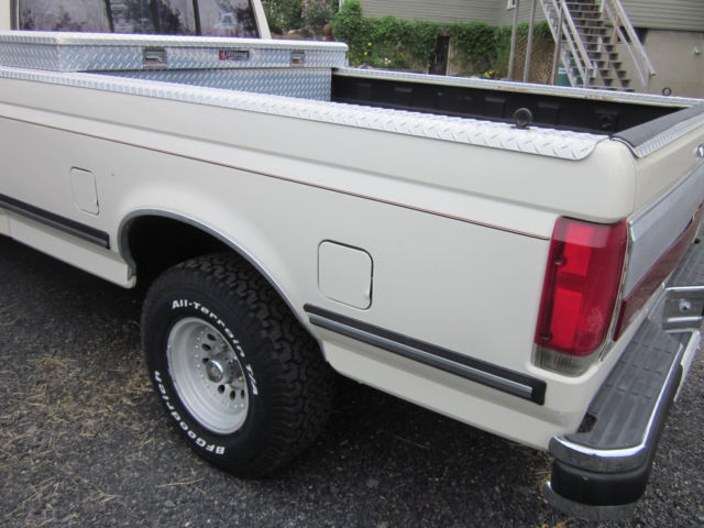 1989 White Ford F-150 Crew Cab Pickup