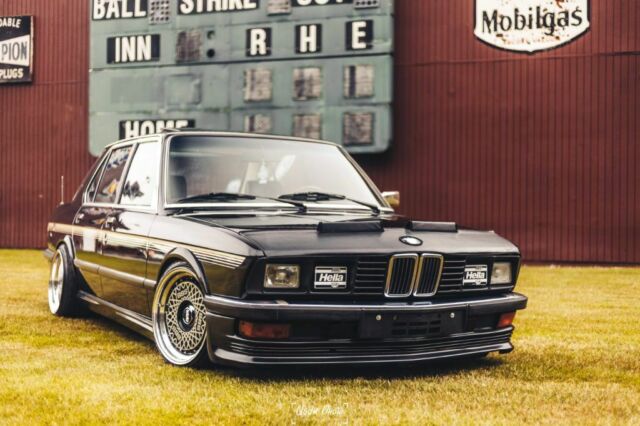 1944 Black BMW 5-Series Sedan