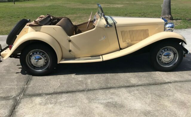 1952 Cream MG T-Series Convertible