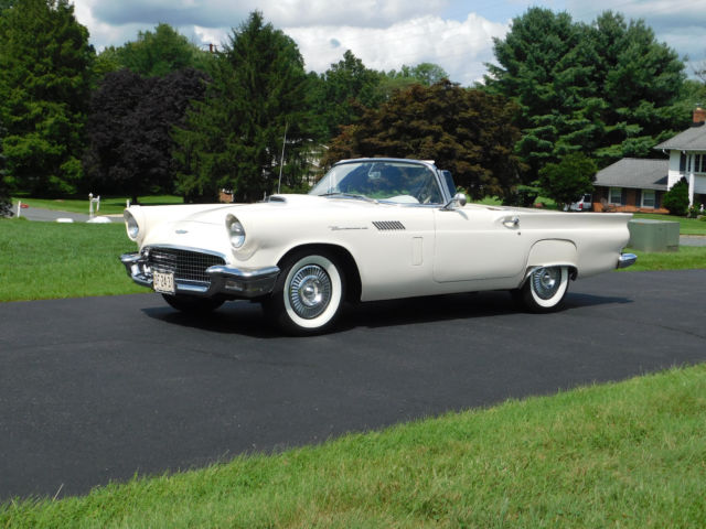 1957 Ford Thunderbird