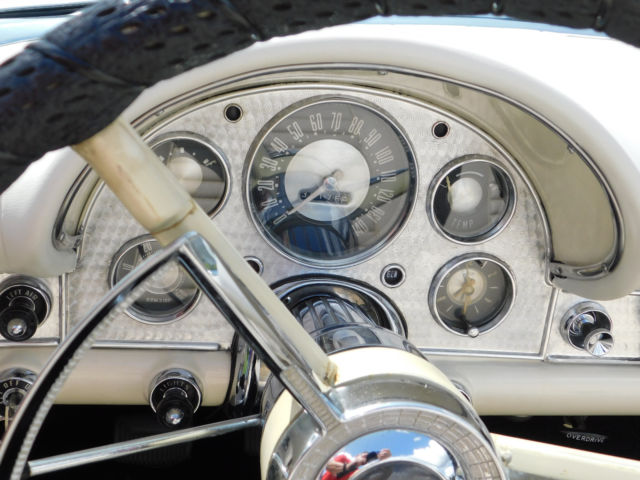 1957 Ford Thunderbird