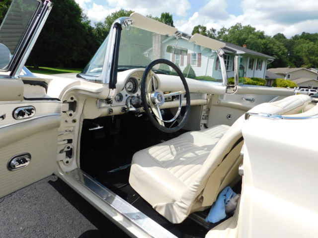 1957 Ford Thunderbird