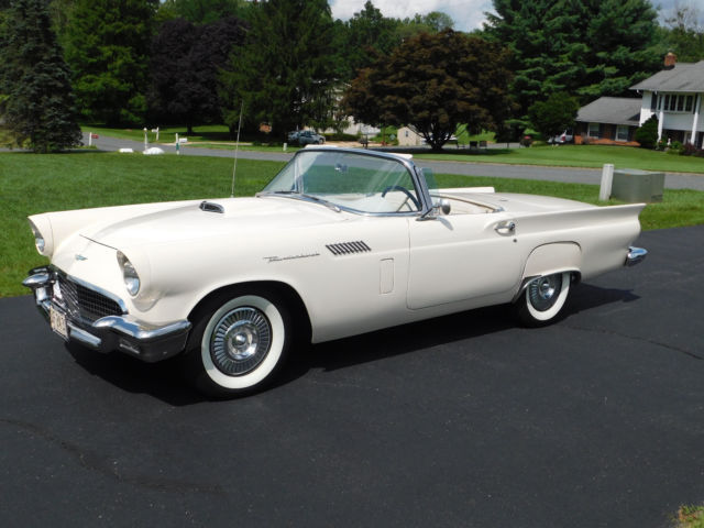 1957 Ford Thunderbird