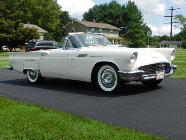 1957 Ford Thunderbird