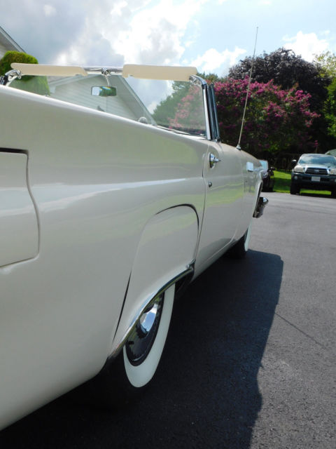 1957 Ford Thunderbird