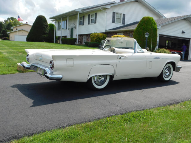 1957 Ford Thunderbird